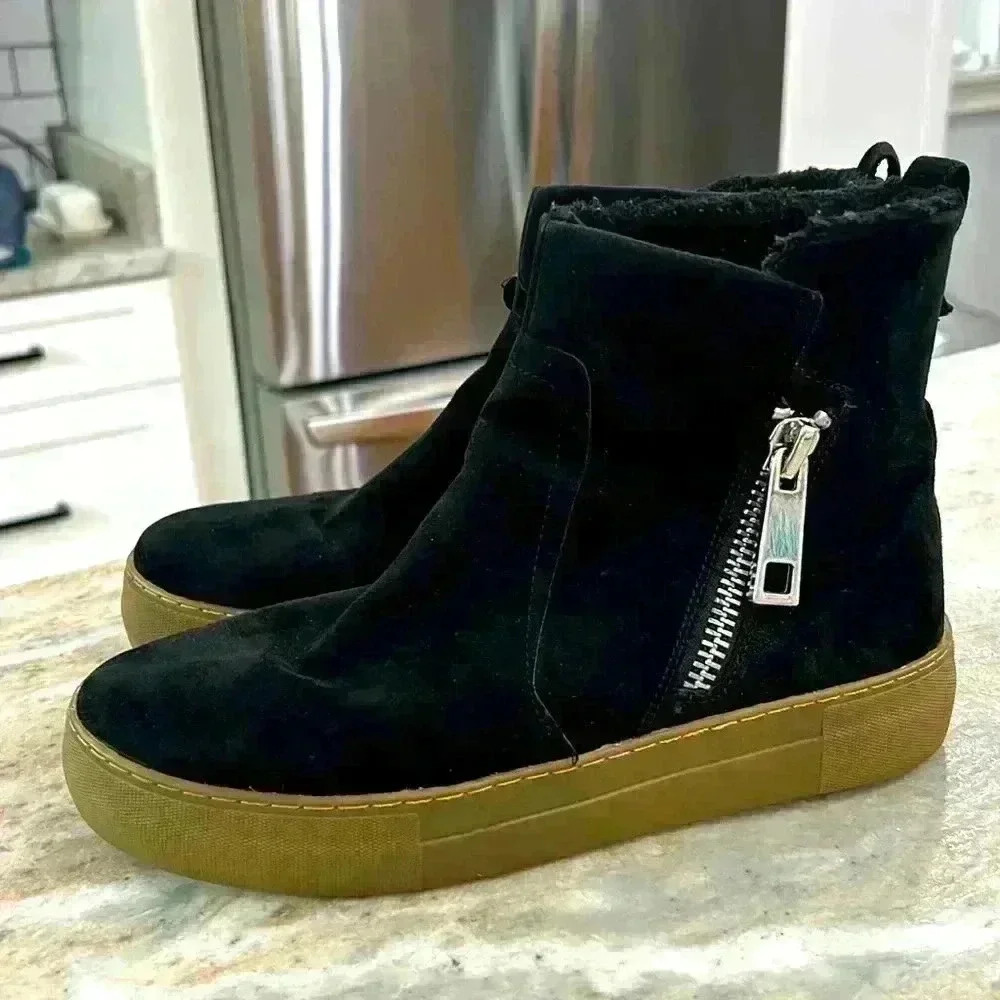 Nine West Black Sz 8 Ankle Boots with Tan Sole